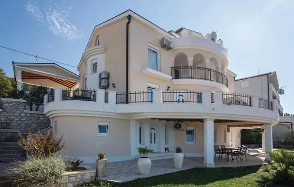 Jurkovic 3 * Komarna