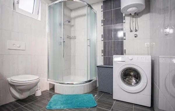 Jurkovic 3 * Komarna